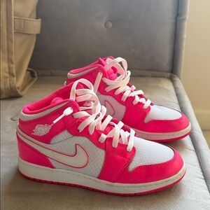 Nike AIR Jordan 1 MID in size 6.5Y (8 Women’s)